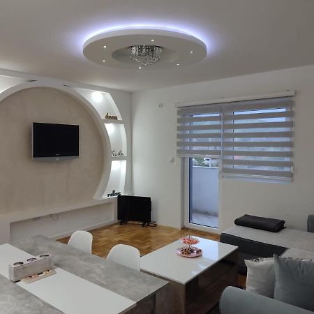Stan Na Dan Elena Appartement Lukavica Buitenkant foto