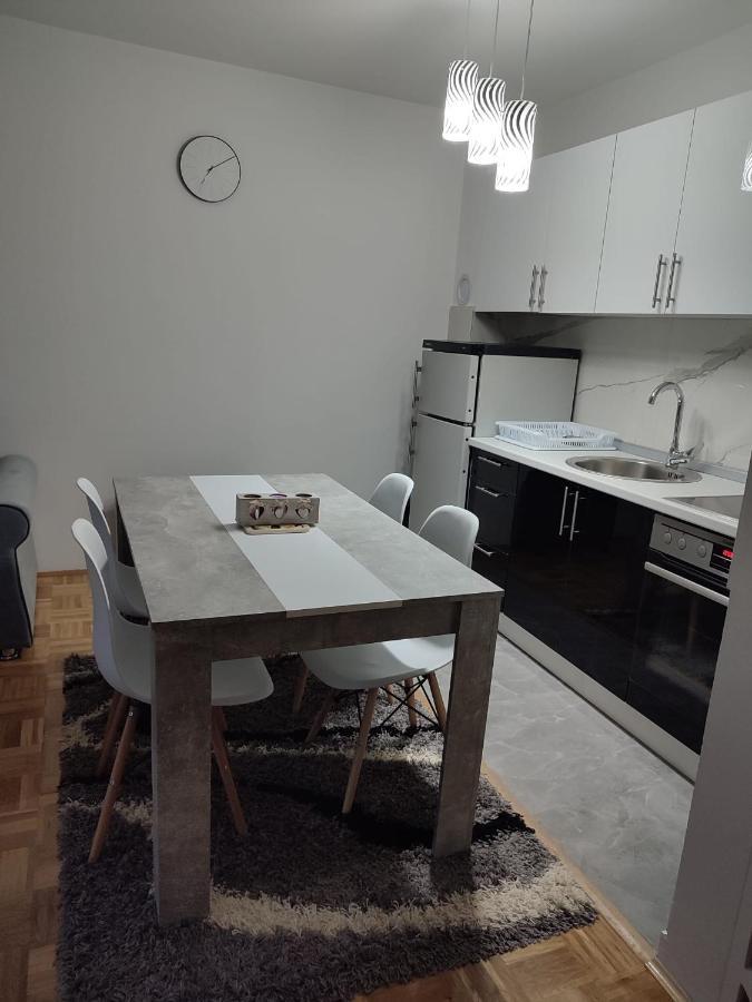 Stan Na Dan Elena Appartement Lukavica Buitenkant foto